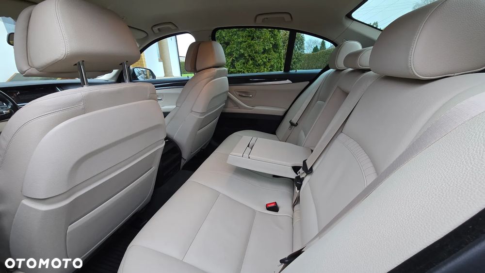 BMW Seria 5 525d xDrive Luxury Line - 7