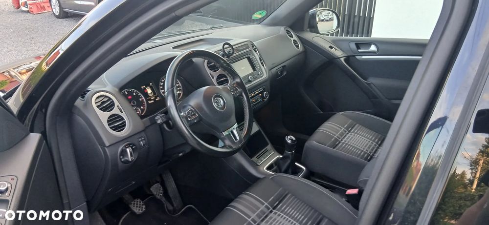 Volkswagen Tiguan 2.0 TDI DPF BlueMotion Technology Lounge Sport & Style - 9