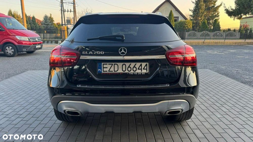 Mercedes-Benz GLA - 17