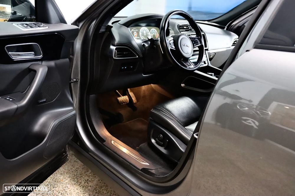 Jaguar F-Pace 25d AWD Aut. R-Sport - 38