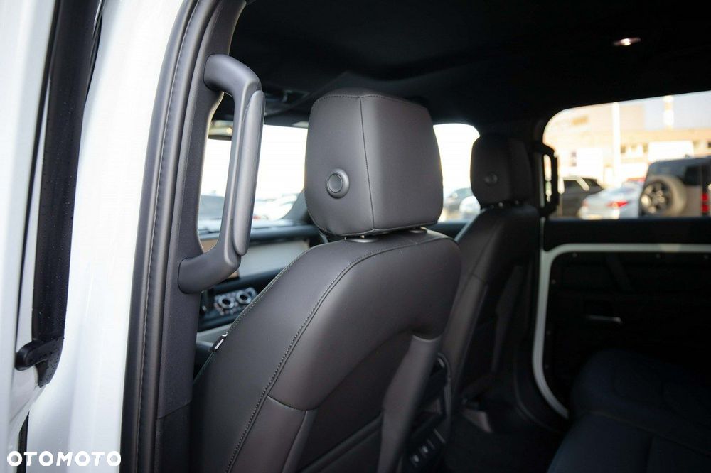 Land Rover Defender - 28