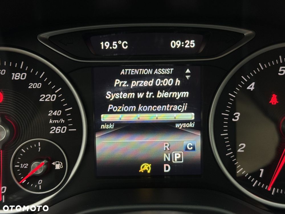 Mercedes-Benz GLA 180 7G-DCT - 27