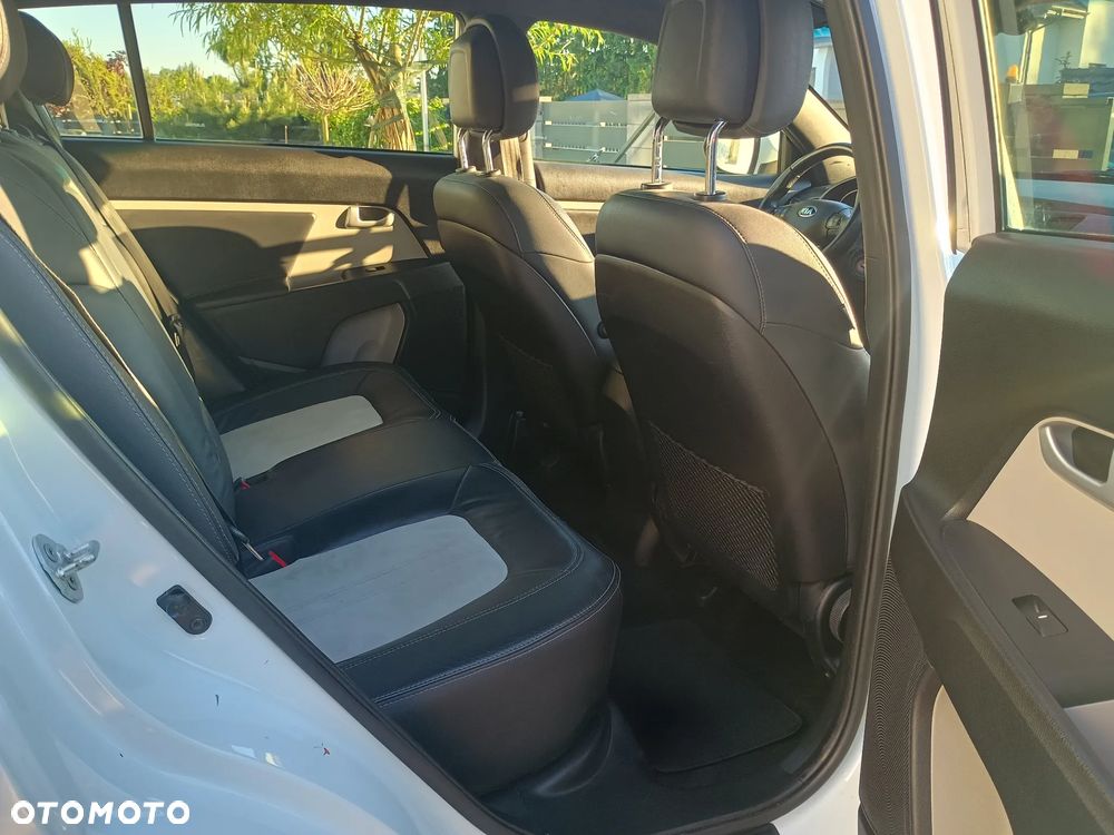 Kia Sportage 1.7 CRDI 2WD Attract - 23