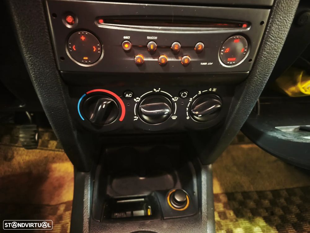 Renault Clio 1.2 Pack Authentique - 12