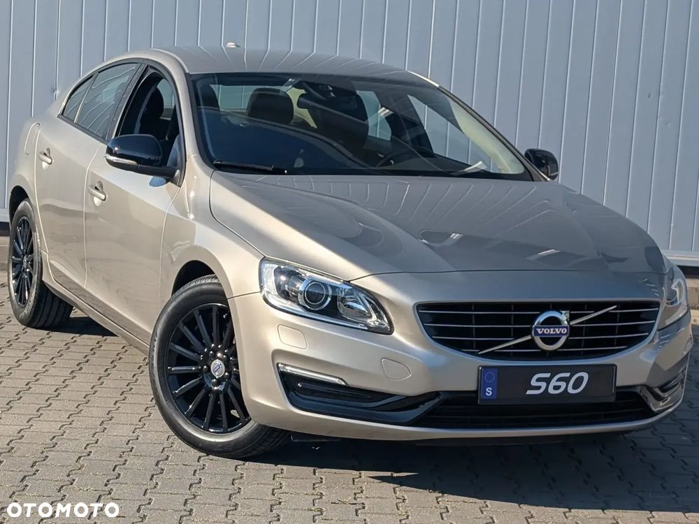 Volvo S60 T4 Momentum - 1