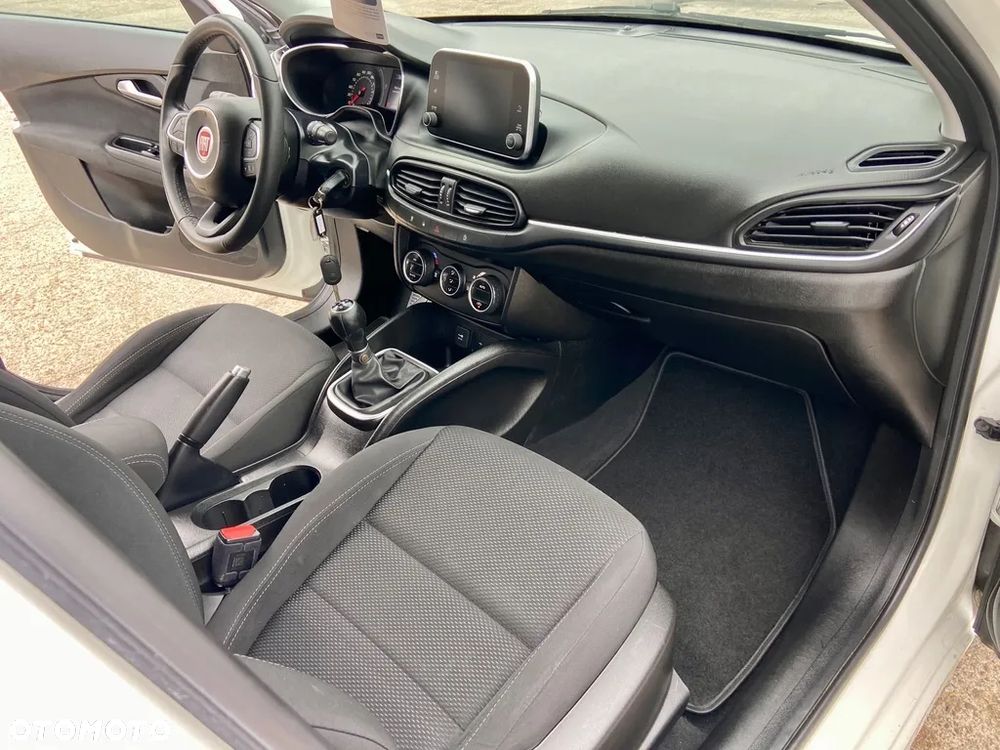 Fiat Tipo 1.3 MultiJet 16v Sport - 10