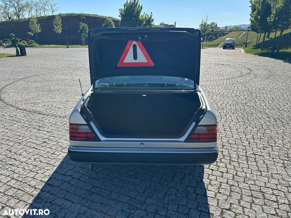 Mercedes-Benz W124 - 35