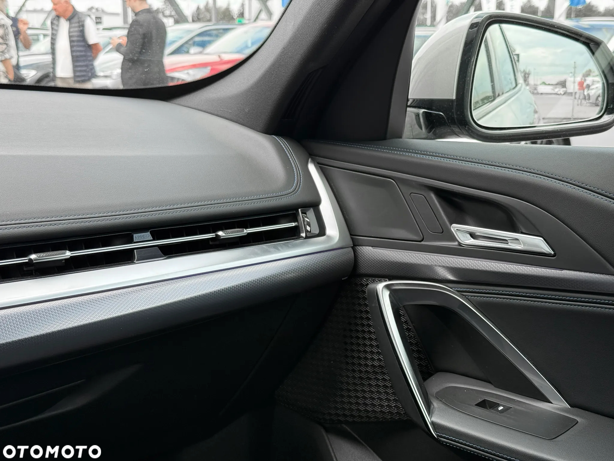 BMW iX1 eDrive20 66.5kWh M Sport - 17
