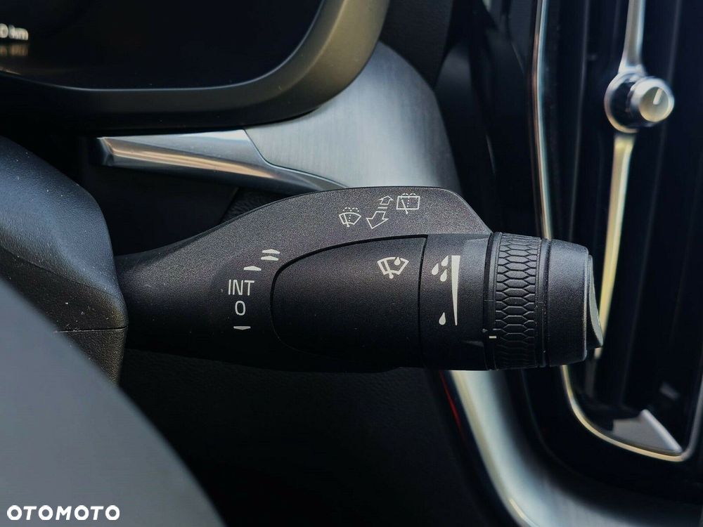 Volvo XC 60 T4 Momentum Pro - 17