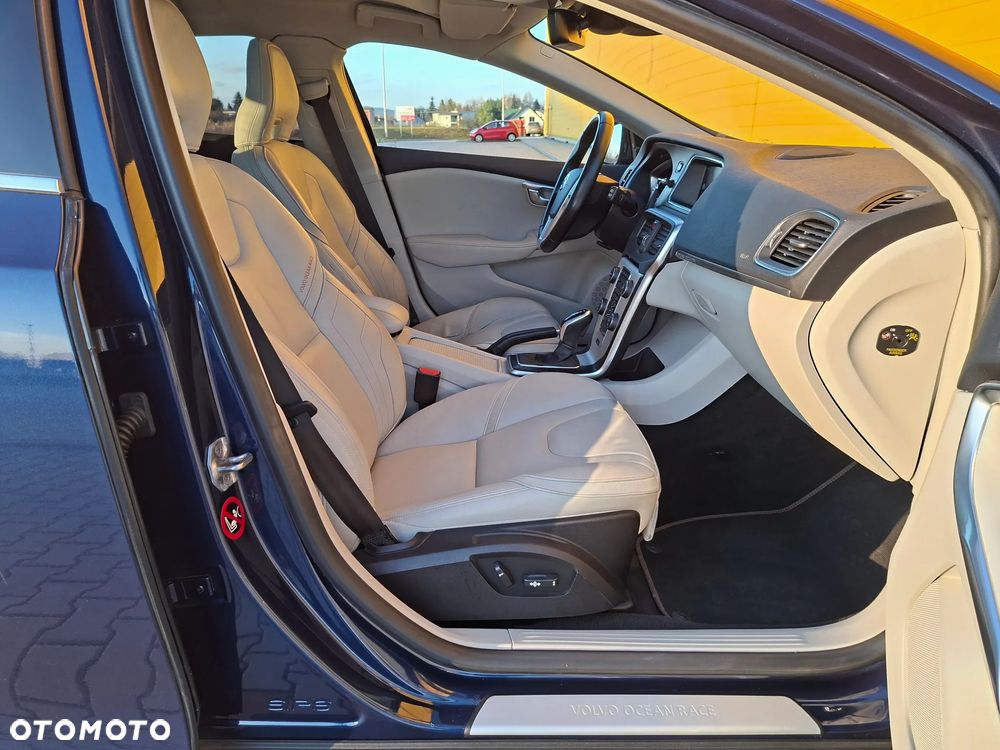 Volvo V40 Cross Country D3 Geartronic Ocean Race - 26