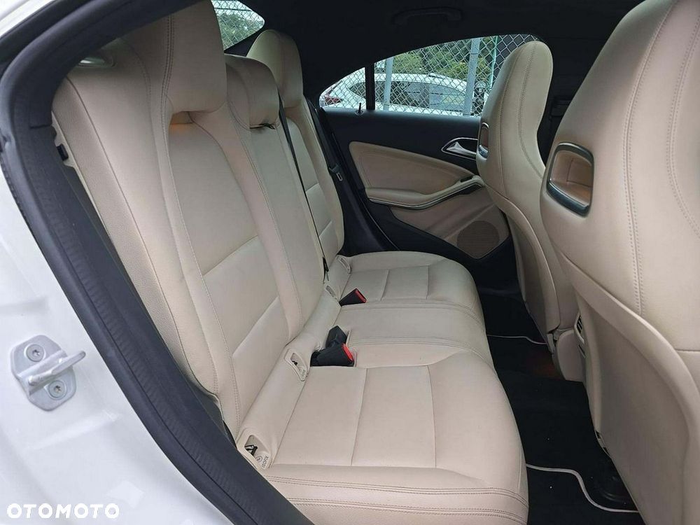 Mercedes-Benz CLA 250 4Matic 7G-DCT AMG Line - 8