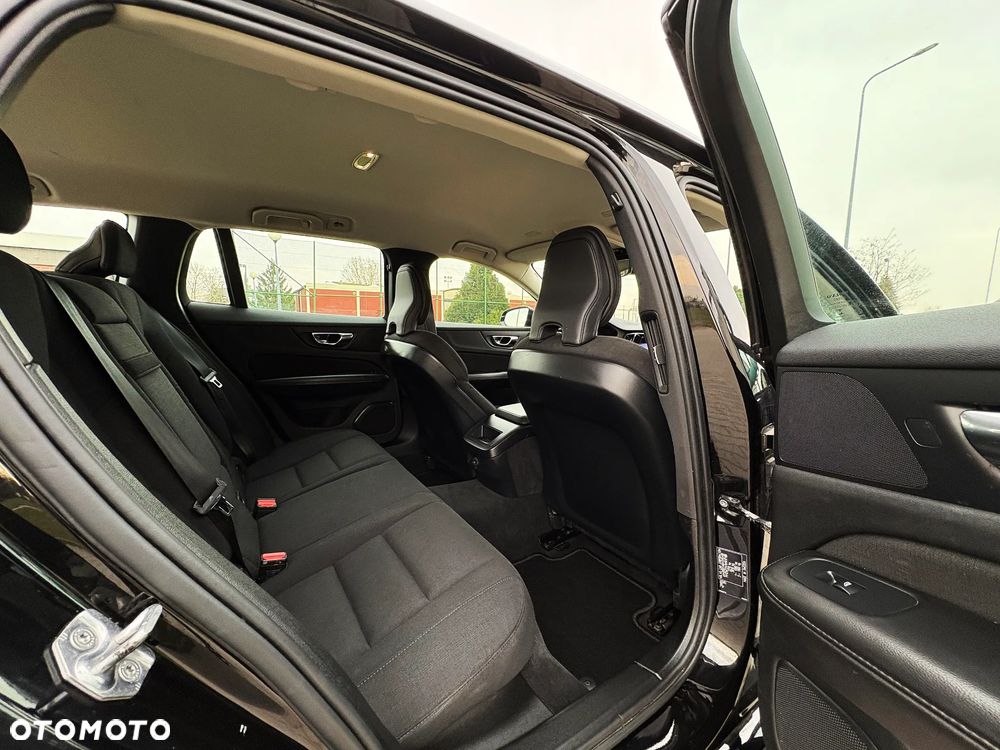 Volvo V60 D3 Momentum Pro - 25
