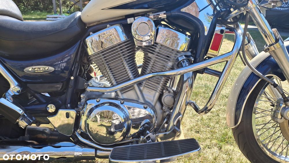Suzuki Intruder - 10
