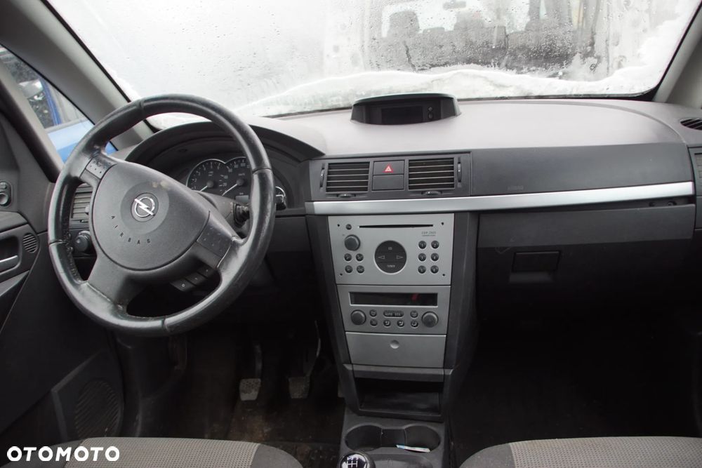 Auto na części - Opel Meriva A 1.7 CDTI 101 KM Z17DTH F23 4AU 2004R Silnik Skrzynia Drzwi Maska Zderzak Błotnik Klapa Lampa Lusterko Klamka Szyba Deska Kokpit Sterownik Moduł Czujnik Licznik Wyświetlacz Panel Kierownica - 16