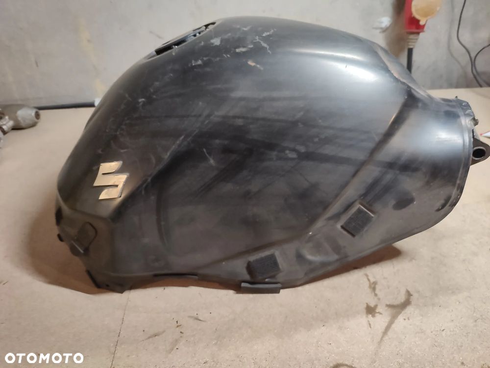 Bak, zbiornik paliwa Suzuki GSR 600 - 7