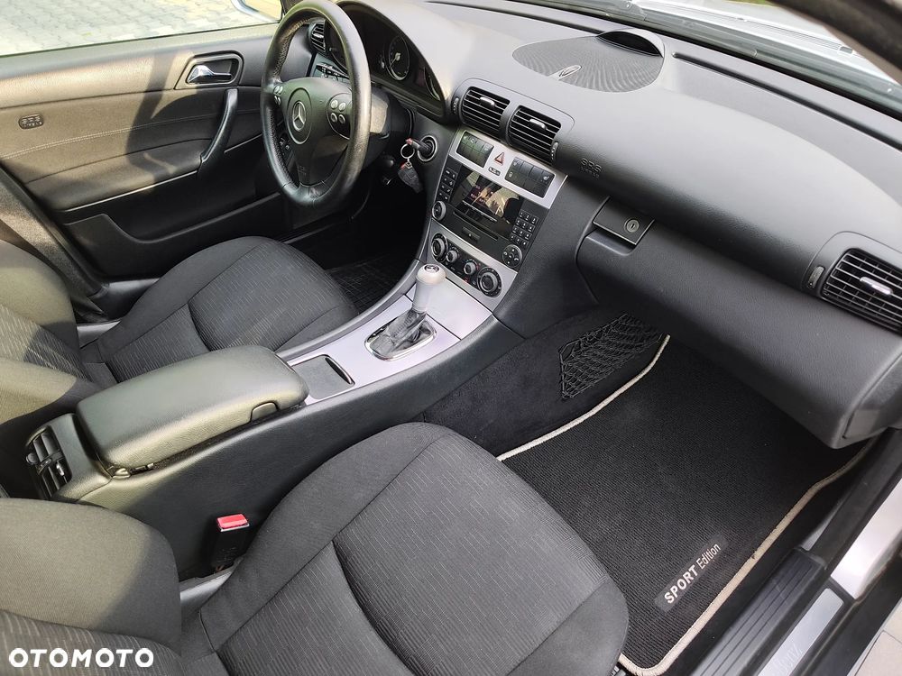 Mercedes-Benz Klasa C 180 Kompressor Automatik Avantgarde Sport Edition - 40