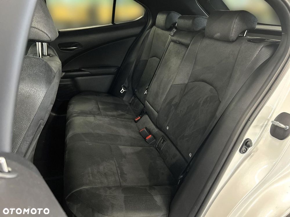 Lexus UX 300h Business - 15