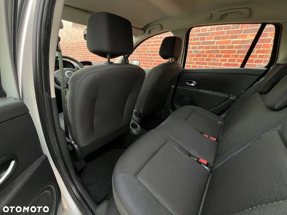 Renault Clio - 11