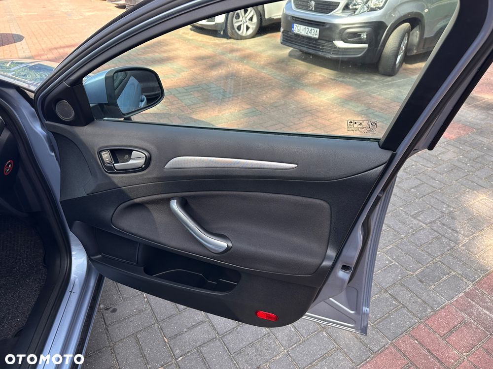 Ford Mondeo 1.6 Ambiente - 18