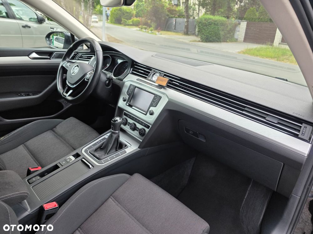 Volkswagen Passat 2.0 TDI (BlueMotion Technology) Comfortline - 17