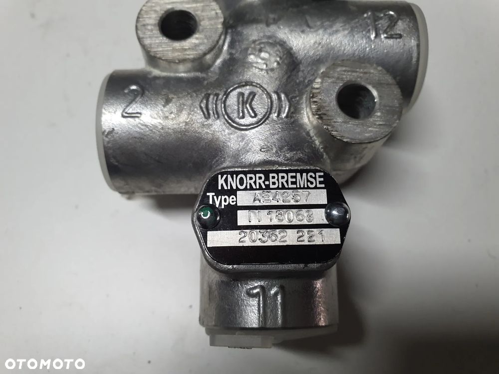 Zawór spustowy, ograniczający ciśnienie, Knorr-Bremse II18068 - 5