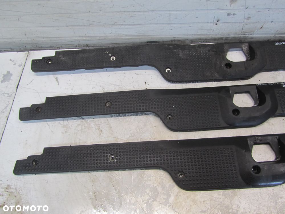 renault trafic vivaro 06->osłona pasa tylnego (pod klapę) - 3