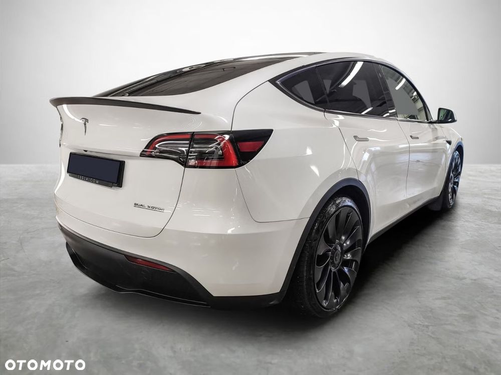 Tesla Model Y Performance Dual Motor AWD - 9
