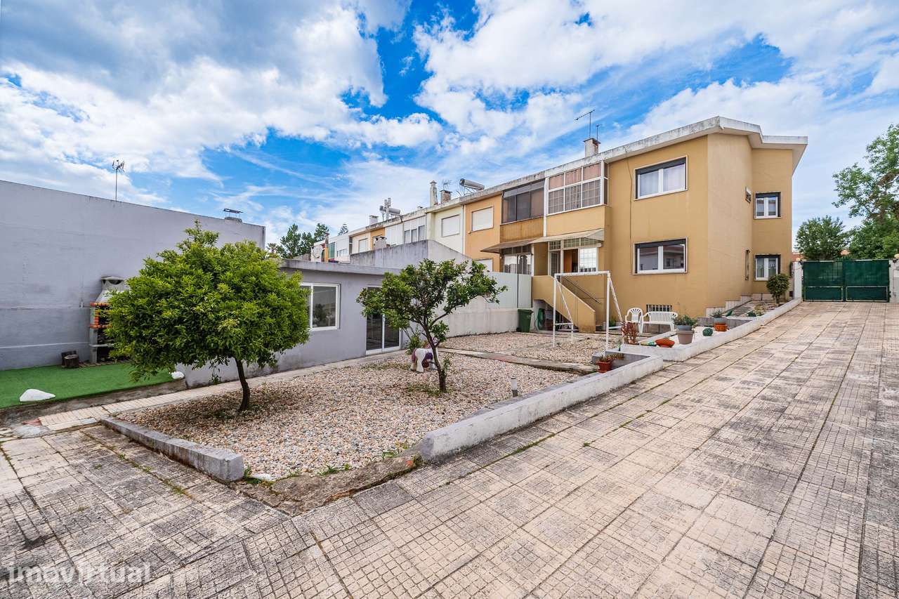 Moradia de 4 quartos, inserida num terreno com 367 m². - Grande imagem: 2/37