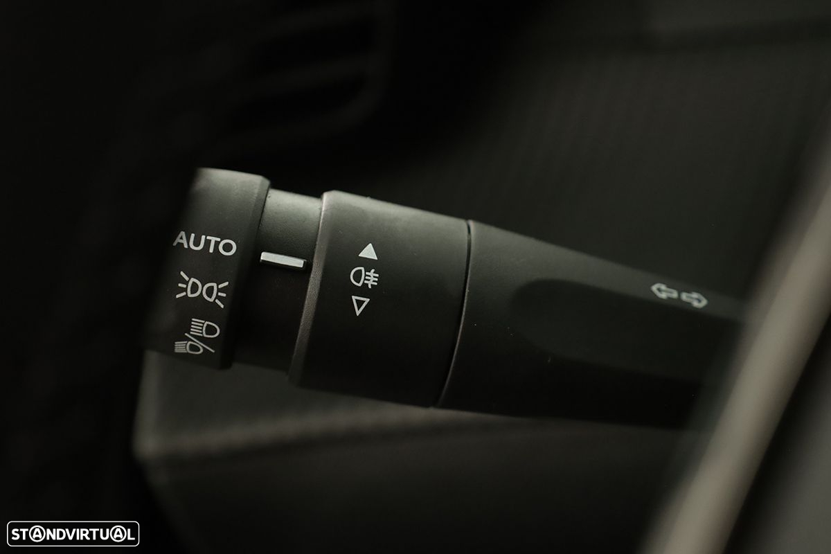 Peugeot 2008 1.2 PureTech Allure - 17