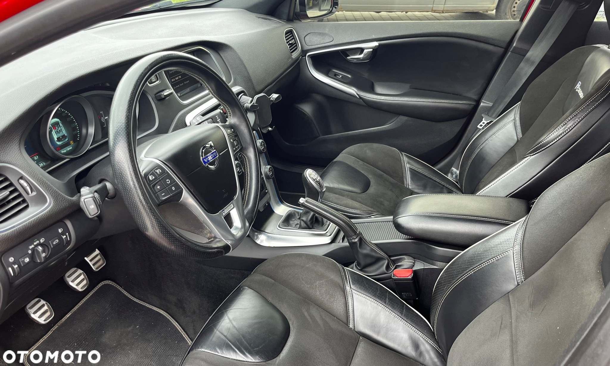Volvo V40 D2 R Design - 15
