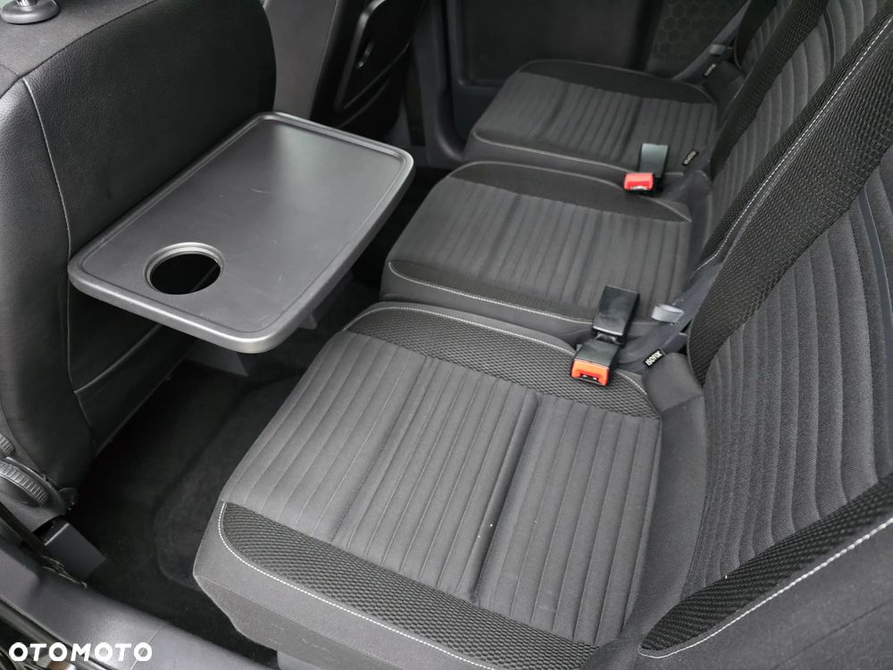 Volkswagen Touran - 33