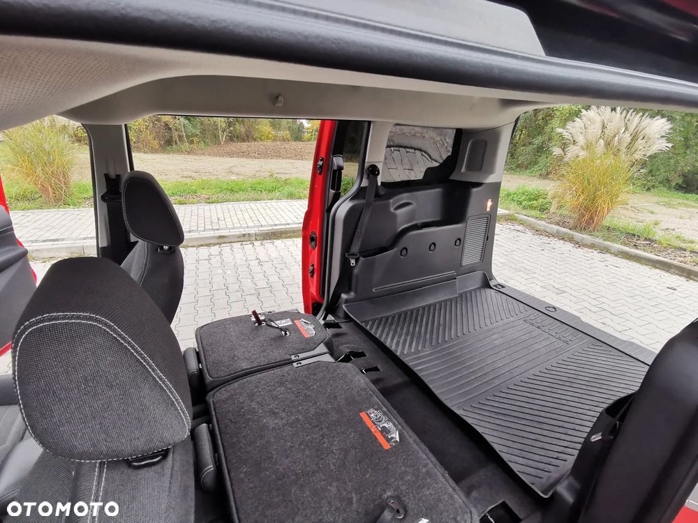 Ford Tourneo Connect Grand - 12