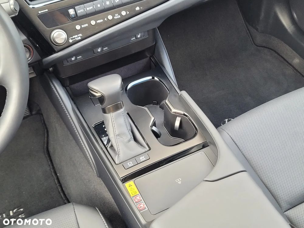 Lexus ES 300h Business Edition - 21