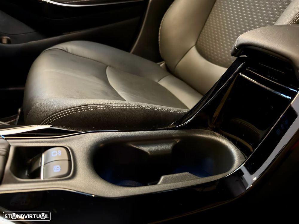 Toyota Corolla SD 1.8 Hybrid Luxury - 38