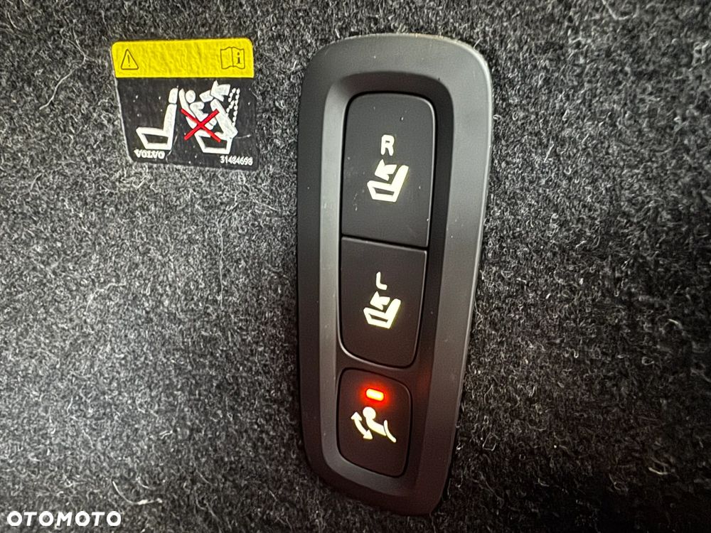 Volvo XC 40 D4 AWD Geartronic R-Design - 39