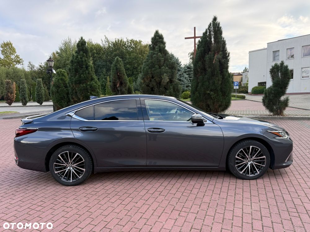 Lexus ES 300h Business Edition - 9