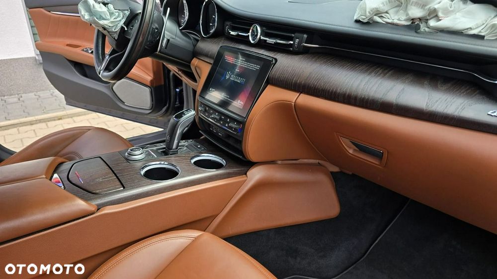 Maserati Quattroporte - 20