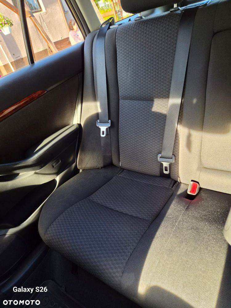 Toyota Avensis 2.0 D-4D Prestige - 11