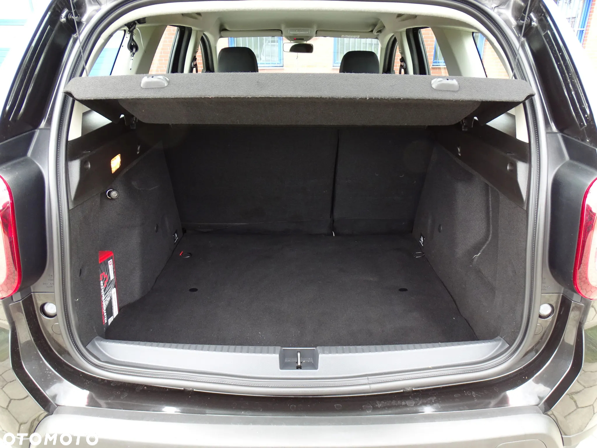 Dacia Duster 1.6 SCe Blackshadow S&S - 11