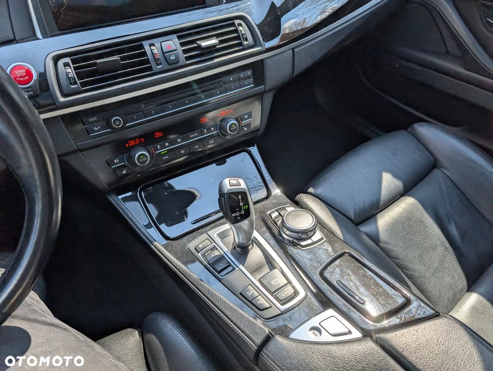 BMW Seria 5 520d xDrive - 23