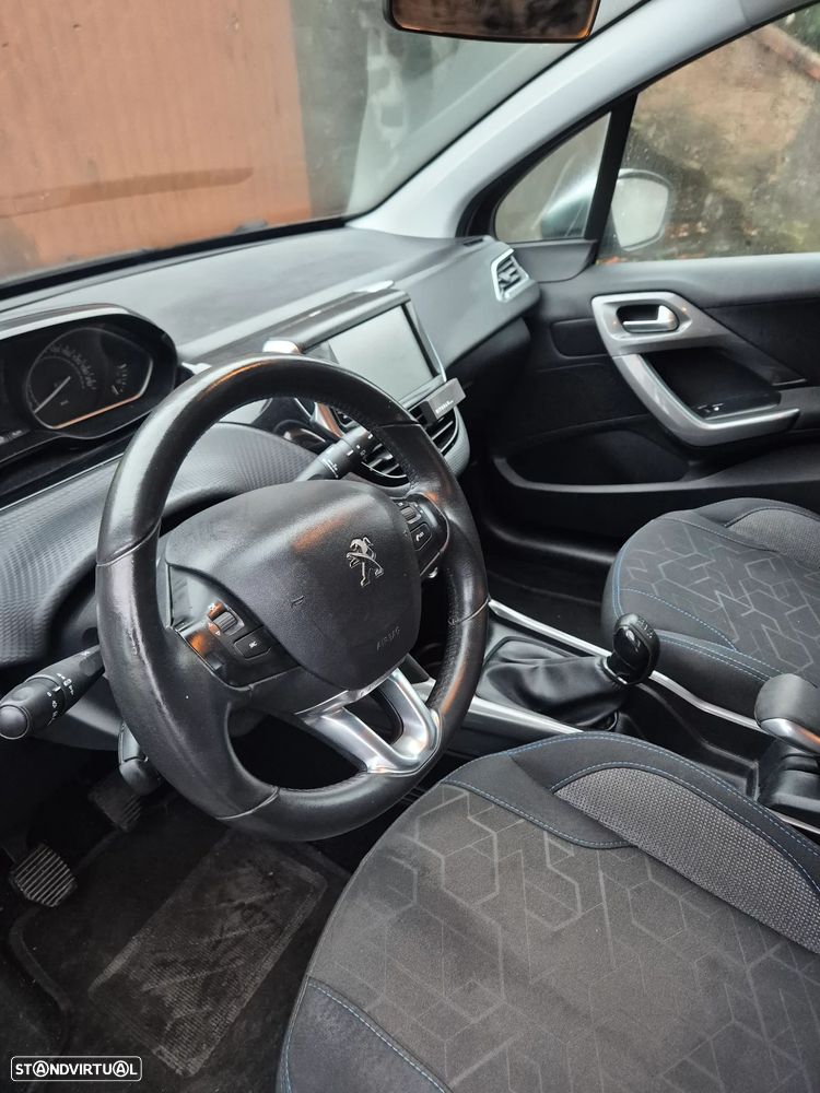 Peugeot 2008 1.2 PureTech Allure - 12