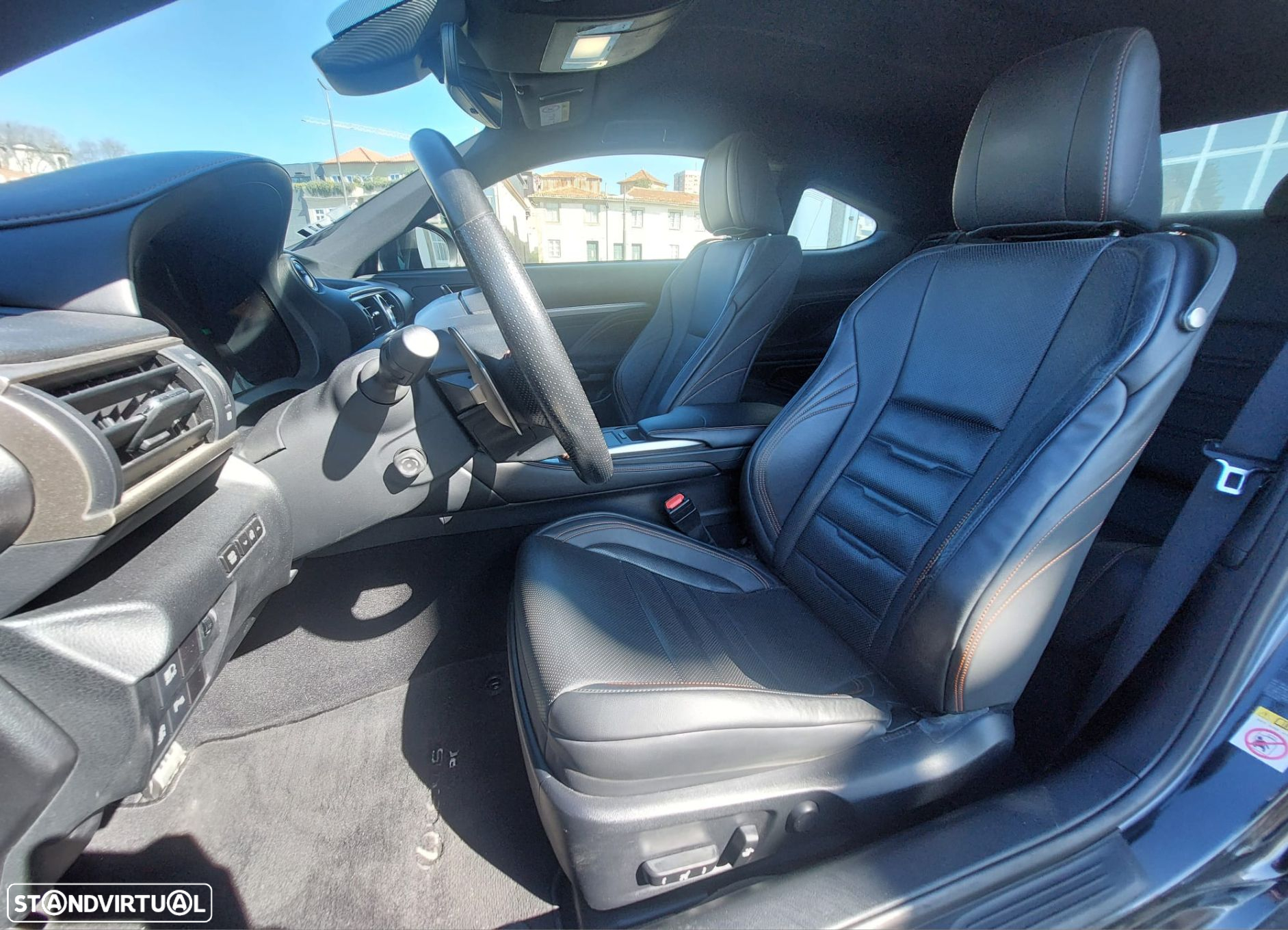 Lexus rc-300h Black Edition - 11