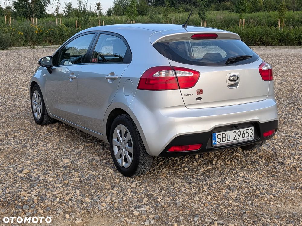 Kia Rio 1.2 L - 2