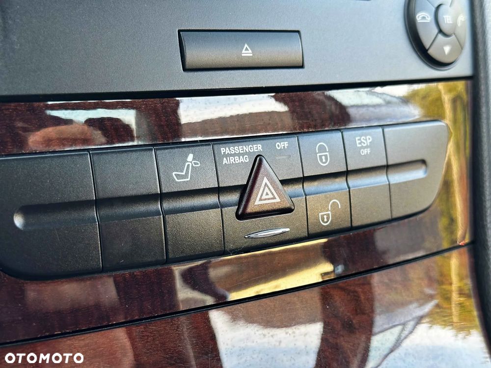 Mercedes-Benz Klasa E 240 Classic - 31