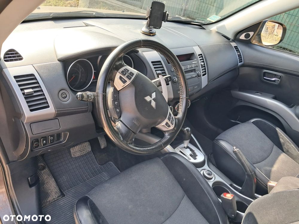 Mitsubishi Outlander 2.4 Intense + CVT - 7