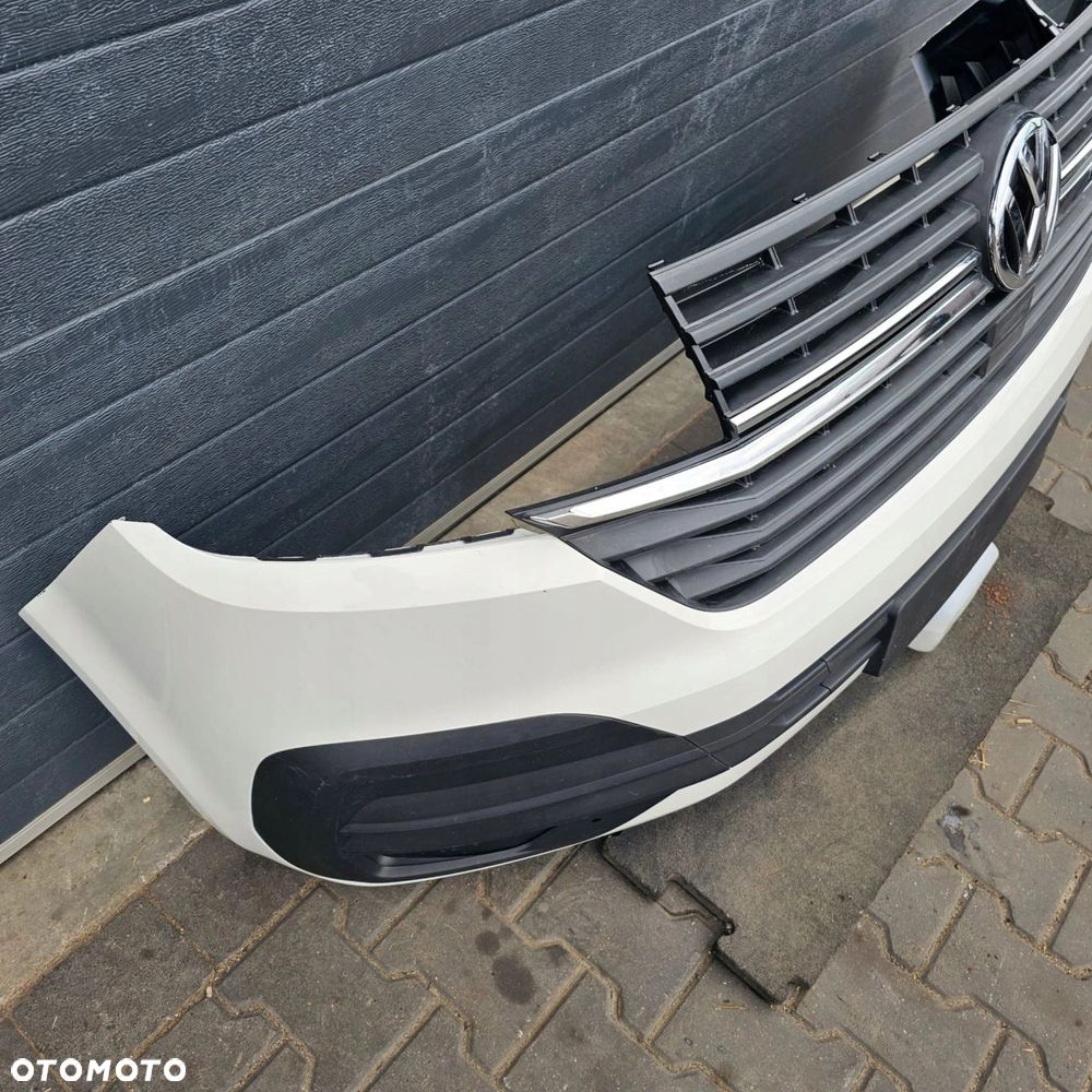 VW T6.1 MULTIVAN CARAVELLE zderzak przód biały LB9A KOMPLETNY - 6
