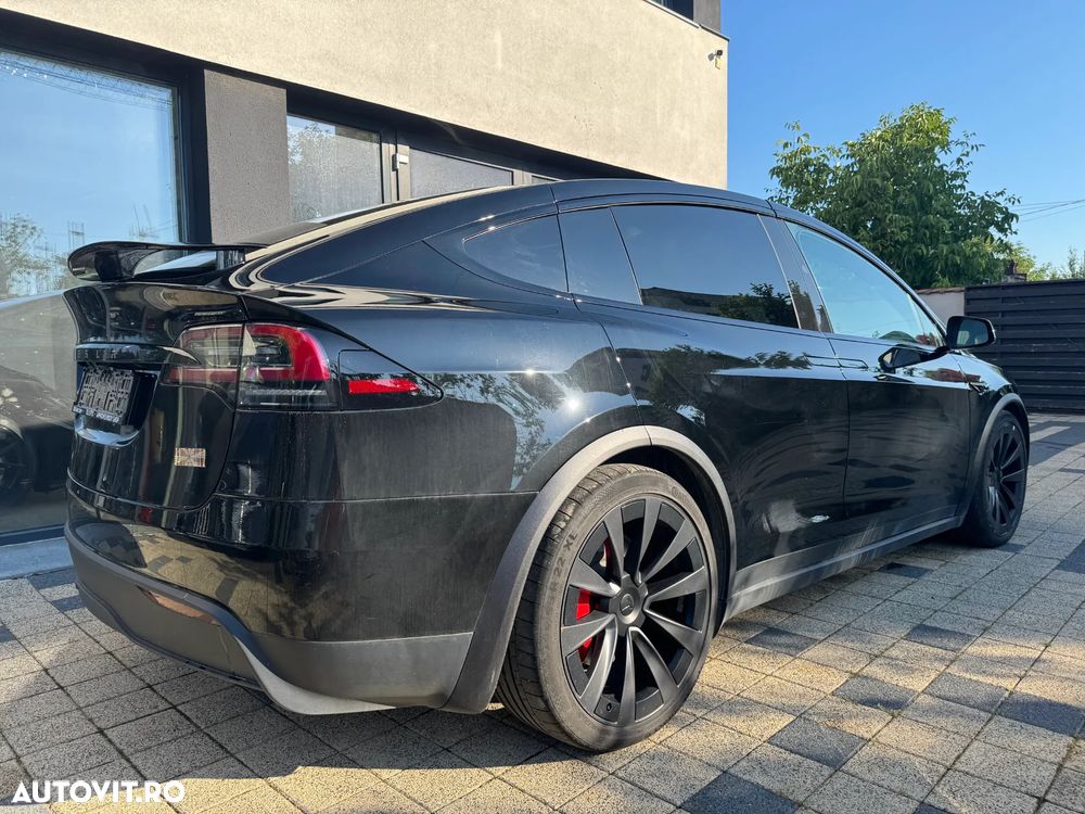 Tesla Model X Plaid - 8
