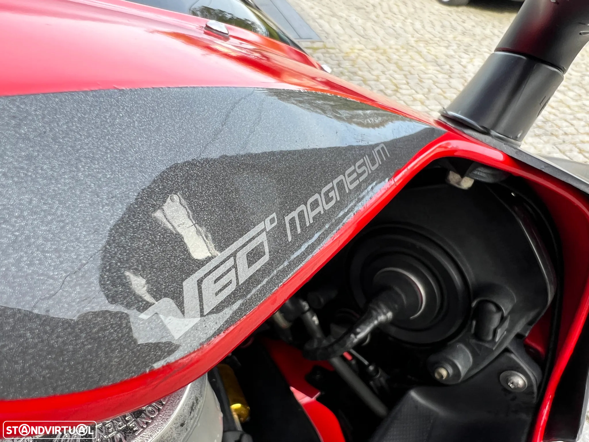 Aprilia RSV 1000R-RR - 10