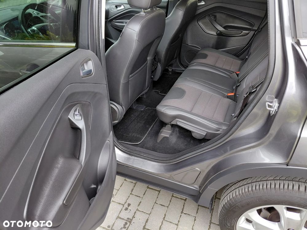 Ford Kuga 1.6 EcoBoost 2x4 Titanium - 32