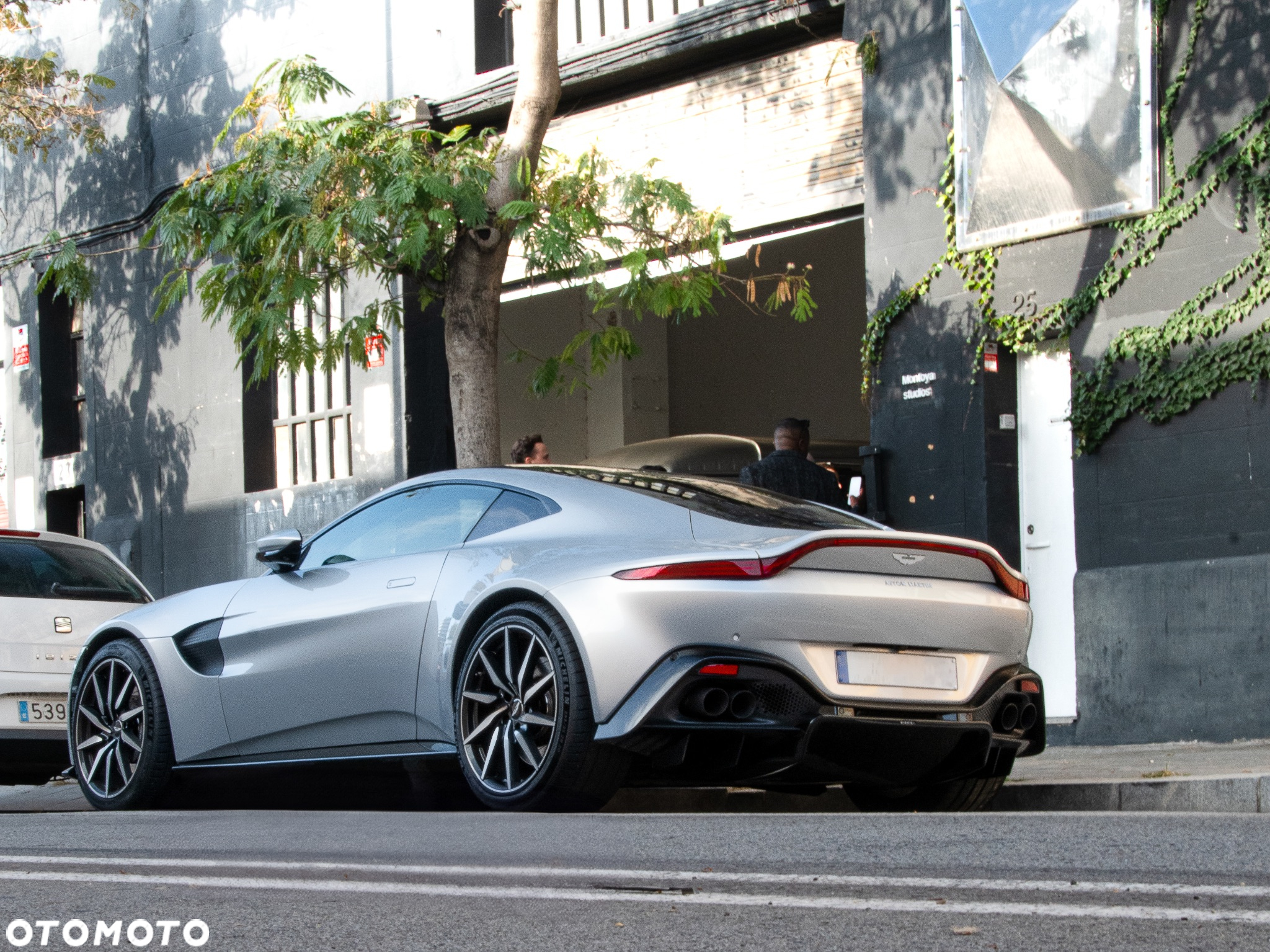 Aston Martin Vantage - 30